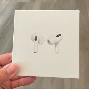 Apple AirPods Pro w/charging case